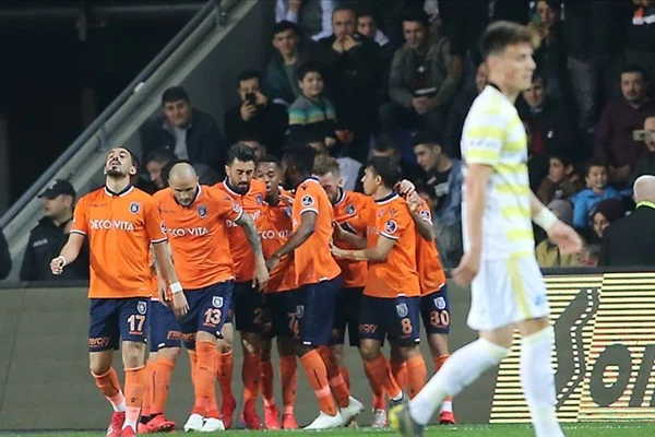 Medipol Başakşehir, Fenerbahçe'yi mağlup etti