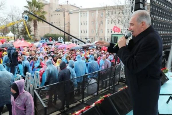 Mevlüt Uysal: Metrobüs'ü Beylikdüzü'nden Büyükçekmece'ye sonrasında Silivri'ye kadar uzatacağız
