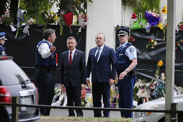 Oktay ve Çavuşoğlu saldırının yapıldığı camide