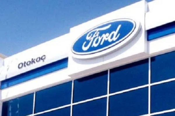 Otokoç Otomotiv'de bayrak teslimi