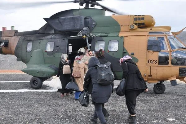 Oy pusulaları askeri helikopterle taşındı