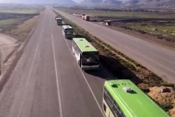 Rusya, Suriye'deki Rukban kampına 15 otobüs gönderdi