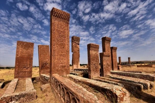 Selçuklu mirası 'Ahlat' sakin şehir oldu