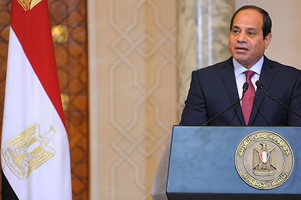 Sisi'den, asgari ücret ve emekli maaşlarına anayasa zammı!