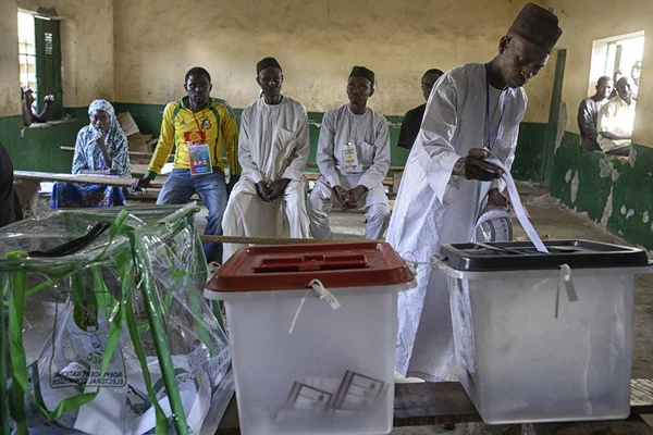 Sömürge hegemonyası geride bırakılıyor: Nijerya ve Senegal seçimleri
