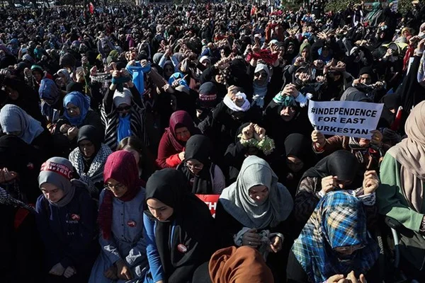'Suriyeli kız kardeşlerimizi serbest bırakın'