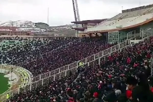 Tebrizli taraftarlardan Karabağ sloganı