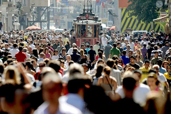 'Türkiye'nin en büyük sorunu ekonomi' diyenlerin yüzde 33.7'si, 'AK Parti' çözer diyor