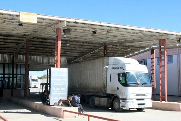 Türkiye'ye ait TIR'lar 8 yıl sonra Suriye'ye geçecek