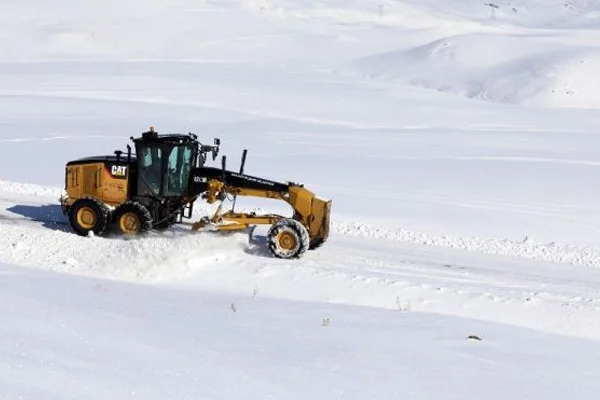 Van'da 14 yerleşim yerine ulaşım durdu
