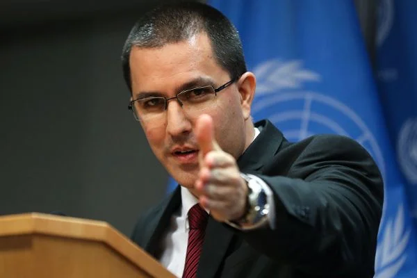 Venezuela Dışişleri Bakanı Arreaza'dan Trump ve Pence'e çağrı