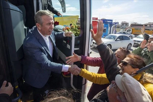 Yavaş'tan başkent sokaklarında seçim turu