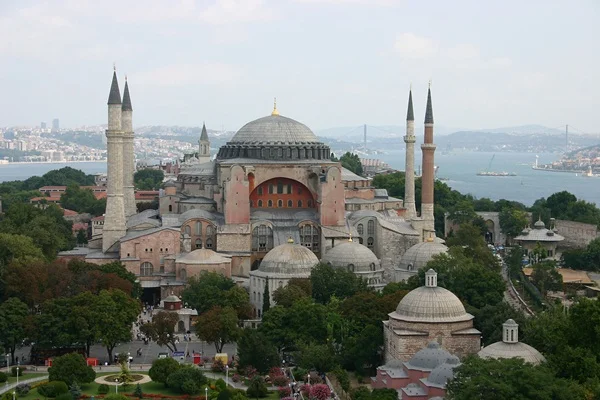 Yeni Zelanda'daki katliamın ardından çok konuşulacak Ayasofya önerisi