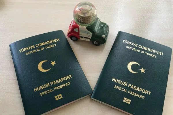 Yeşil pasaportun süresi 5 yıla çıkarılıyor
