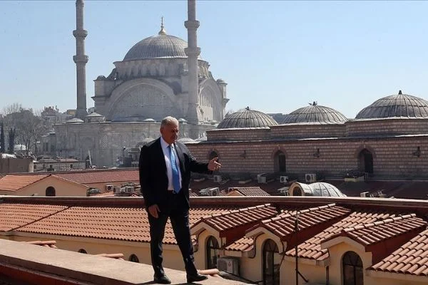 Yıldırım İstanbul'u iki kez baştan başa yürüdü