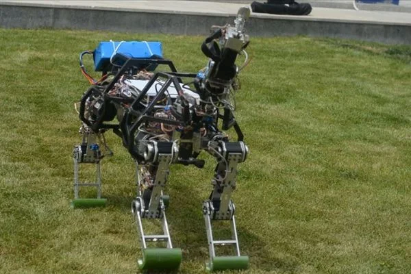 4 ayaklı arazi robotu üretildi