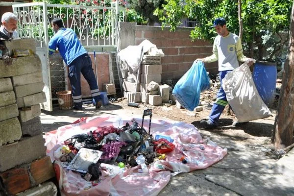 Adana'da 'çöp ev' beşinci kez temizlendi