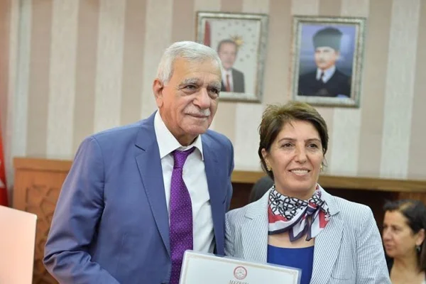 Ahmet Türk mazbatasını aldı