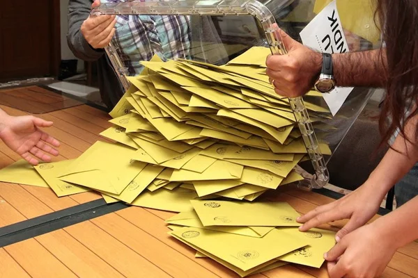 AK Parti'den ''sandık görevlisi'' açıklaması