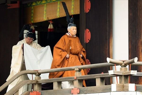 Akihito ile 30 yıl, doğal afetler, 17 başbakan ve yaşlanan Japonya