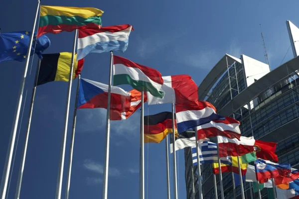Alman partisinden 'Kürdistan' afişi!
