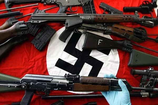 Almanya'da 467 Neonazi sırra kadem bastı