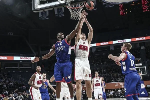 Anadolu Efes'in son hafta konuğu Olimpia Milan
