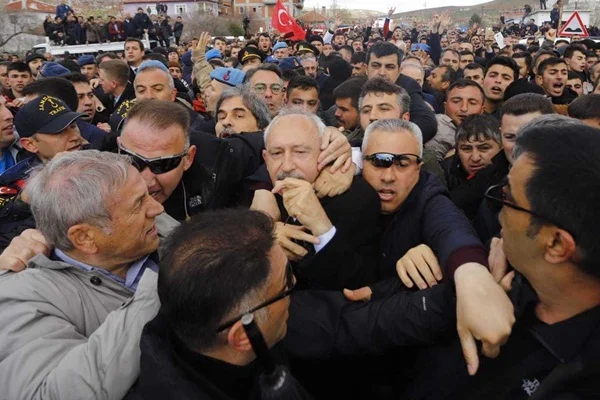 Ankara Valiliğinden Kılıçdaroğlu açıklaması: Sopa dağıtıldığına dair herhangi bir bilgi ya da görüntüye ulaşılamamıştır