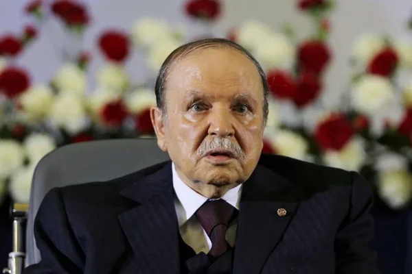 Askerin çağrısının hemen ardından Buteflika istifa etti!