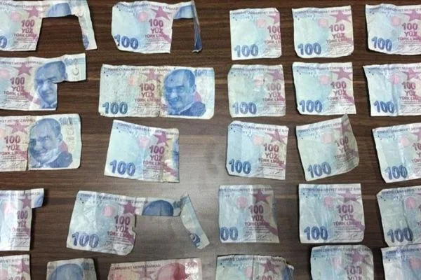 ATM'lere sahte para yatırıp bankaları dolandırmışlar