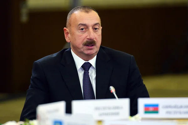 Azerbaycanlılar Aliyev'in reformlarını destekliyor
