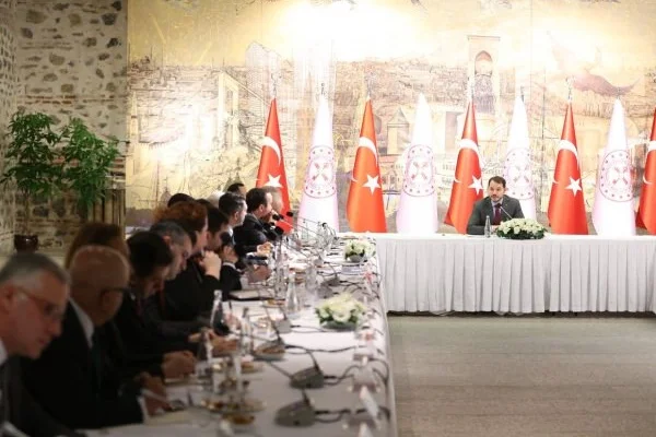 Bakan Albayrak, bankacılık sektör temsilcileri ile buluştu