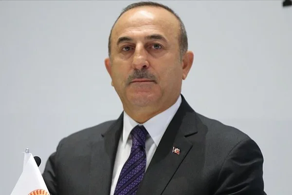 Bakan Çavuşoğlu'ndan 'Notre Dame' mesajı