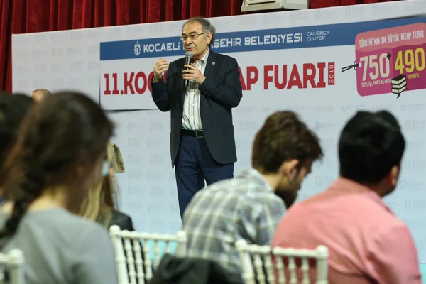 'Batı, Mevlana'yı pozitif psikoloji dersi diye okutuyor'