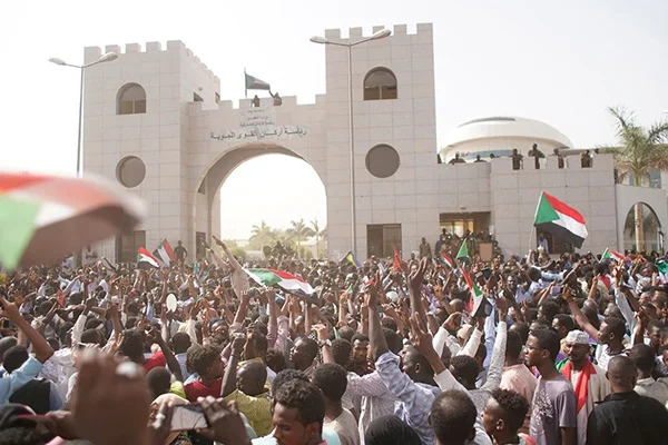 Beşir'in gitmesi, Sudan'daki sokak gösterilerini durduramadı