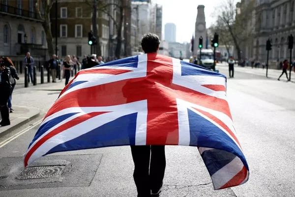 Brexit yorgunu İngilizler güçlü ve cesur lider istiyor