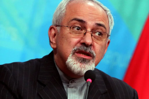 Cevad Zarif: Hürmüz Boğazı'nı kapatma kararı ordunun inisiyatifinde