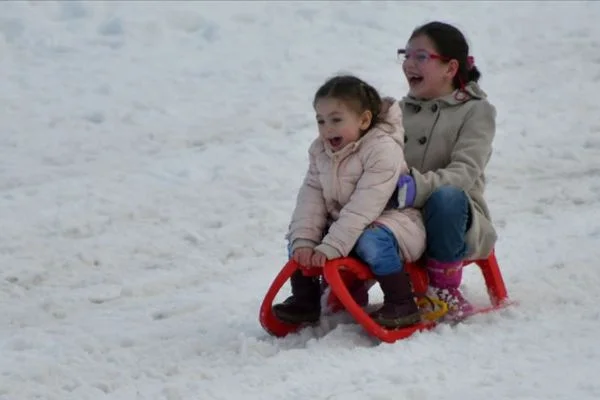 Cıbıltepe'de nisanda kayak keyfi