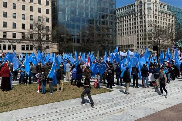 Çin'in Doğu Türkistan'daki politikası Washington'da protesto edildi