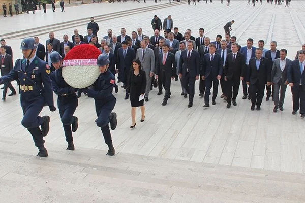 Cumhur İttifakı'nın İzmir belediye başkanlarından Anıtkabir'e ziyaret