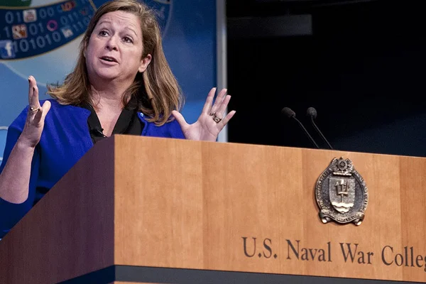 Disney'in varisi Abigail Disney: Yöneticilerin ikramiyesinin yarısı çalışanlara verilsin