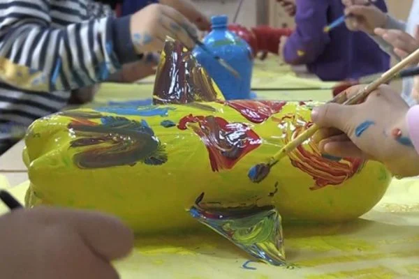 'Doğa dostu' minikler kendi oyuncaklarını yapıyor