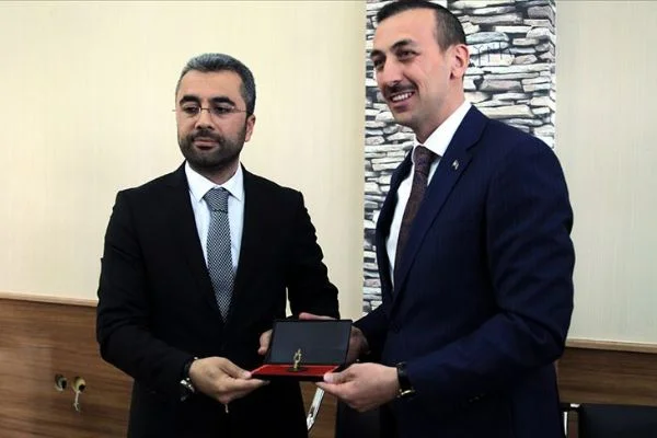 Edremit Belediyesi'nde devir teslim