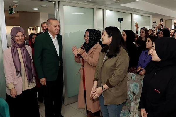 Erdoğan'dan TÜRGEV yurduna ziyaret