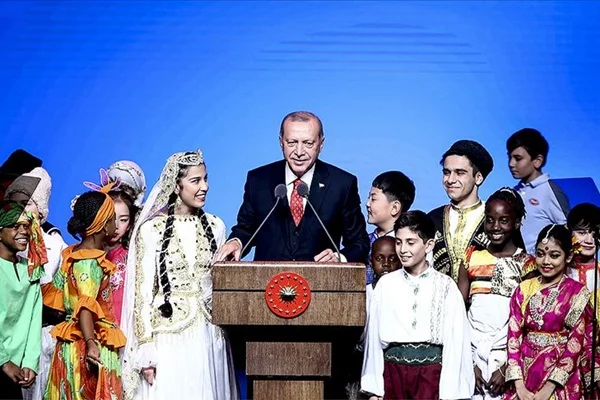 Erdoğan: Dünyayı güzelleştiren yegane şey çocukların tebessümüdür