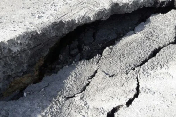 Esenyurt'ta bir yol daha çöktü