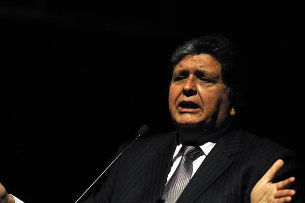 Eski Peru Devlet Başkanı Garcia tutuklanmadan önce kendisini vurdu