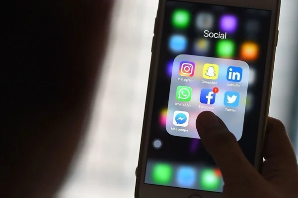 Facebook ve Instagram'da şifre skandalı! 1.5 milyon kişinin bilgilerini kopyaladı
