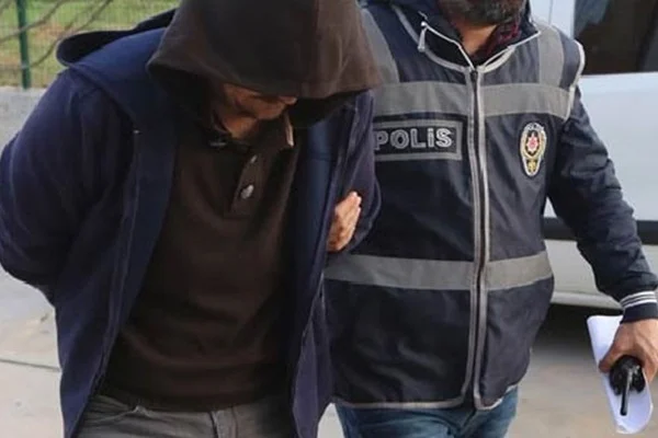 FETÖ'cü 2 öğretmen sınırda yakalandı
