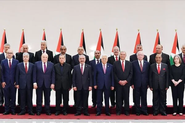 Filistin'in yeni kabinesinin üyeleri yemin etti